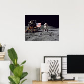 Poster L'astronaute Apollo 16 salue le drapeau américain (Bureau à domicile)