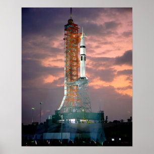 Poster L'aube se brise derrière ASTP Saturn IB CDDT
