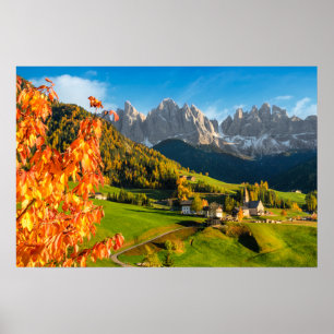 Poster L'automne dans un paysage des Dolomites avec églis