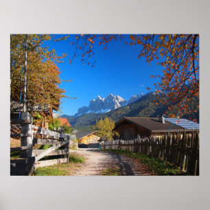 Poster L'automne dans un village des Dolomites en Italie