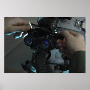 Poster L'aviateur ajuste l'eyespan