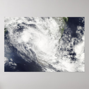 Poster Le cyclone tropical Fami plane au-dessus du