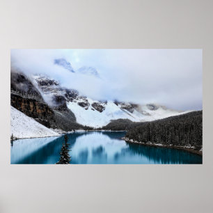 POSTER LE LAC PRÈS DE LA MONTAGNE DE NEIGE COUVERTE EN JO