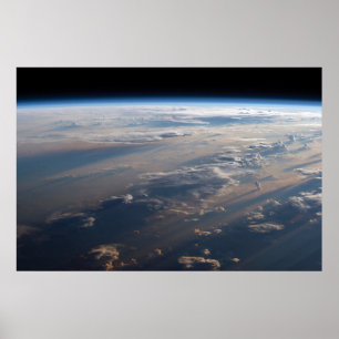 Poster Le lever Du Soleil Coule De Longues Ombres Sur La 