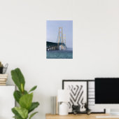 Poster Le pont Mackinac qui s'étend le long du détroit (Bureau à domicile)