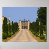 L'entrée imposante du Château Haut Sarpe, la