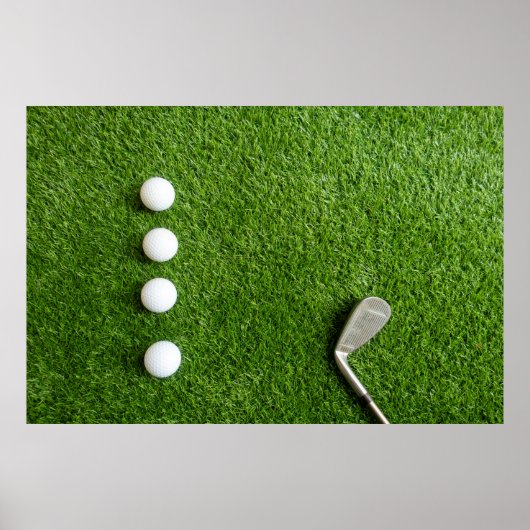 Poster Les balles de golf sont sur de l'herbe verte (Devant)