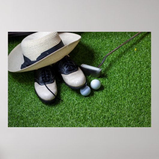 Poster Les balles de golf sont sur de l'herbe verte (Devant)