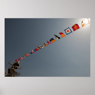 Poster Les drapeaux survolent le pont de l'USS Iwo Jima