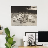 Poster Les enfants des années 1920 jouent au baseball sur (Bureau à domicile)