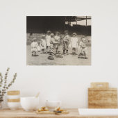 Poster Les enfants des années 1920 jouent au baseball sur (Cuisine)