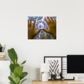 Poster Les filles mains sur un ballon plasma (Bureau à domicile)