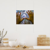Poster Les filles mains sur un ballon plasma (Cuisine)