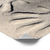 Poster Les mains dans les sables (Coin)