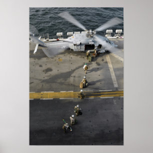 Poster Les marines disposent à embarquer un MH-60S