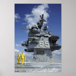 Poster Les marins de département d'air examinent le syste
