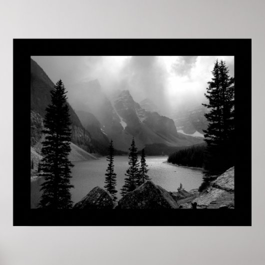 Poster Les nuages éclatent (frontière) Noir & Blanc (Devant)