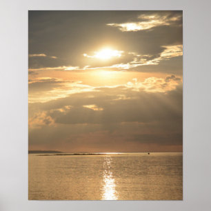 Poster Les Rayons Solaires À Travers Les Nuages Sur La Me