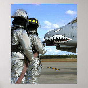 Poster Les sapeurs-pompiers déploient un tuyau d'incendie