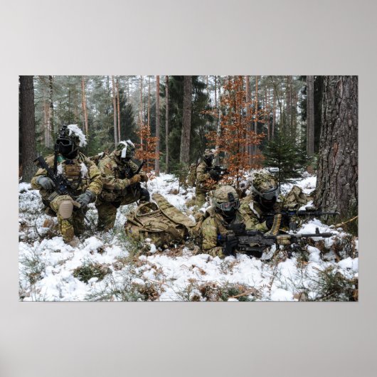 Poster Les soldats cherchent des menaces (Devant)