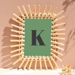 Poster Lettre initiale | Monogramme Moderne Tendance Sage<br><div class="desc">Impression simple et élégante d'affiche monogramme de lettre initiale personnalisée dans la typographie minimaliste moderne en gris foncé sur vert sauge. Un cadeau personnalisé parfait ou un accessoire avec une touche personnelle!</div>