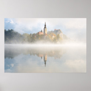Poster Levée de soleil de Foggy au lac Bled