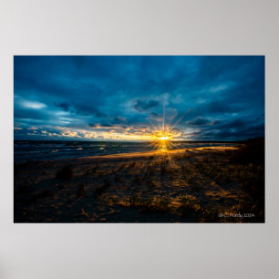Poster Lever du soleil de l'automne nuageux au-dessus de