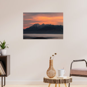 Poster Lever du soleil derrière les montagnes majestueuse