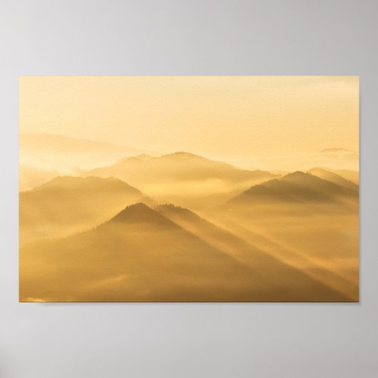 Poster Lever du soleil sur les collines de brouillard mat (Devant)
