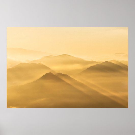Poster Lever du soleil sur les collines de brouillard mat (Devant)