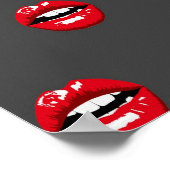 Poster Lèvres brillantes rouges sur gris (Coin)