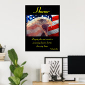 Poster L'Honneur S'Élevait Au-Dessus De La Grave American (Bureau à domicile)