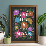 Poster Live Life in Full Bloom Bold Floral Art Print<br><div class="desc">Cette belle impression d'art colorée présente un design floral dessiné à la main en magenta / rose fushia, orange, jaune doré, violet, bleu et vert sur un arrière - plan de couleur personnalisé (en noir). Le style art est presque craie/pastels. Le texte moderne et ludique dit, "Vivre en pleine floraison"...</div>
