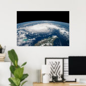 Poster L'Ouragan Dorian Au-Dessus De L'Océan Atlantique. (Bureau à domicile)