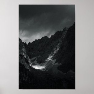 Poster Lumière du soleil à travers les nuages sombres