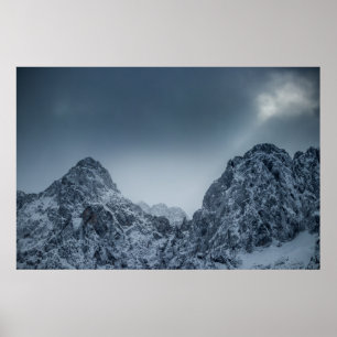 Poster Lumière du soleil et nuages sombres sur les montag