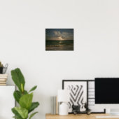 Poster Lune derrière les nuages au-dessus de l'océan avec (Bureau à domicile)