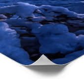 Poster Lune sur le sapin enneigé et la côte de la mer la (Coin)