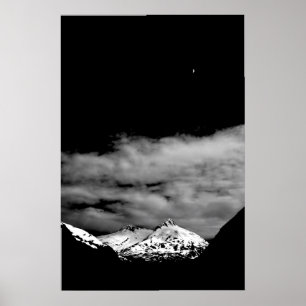 Poster Lune sur une montagne enneigée par J.W. Fatherree.