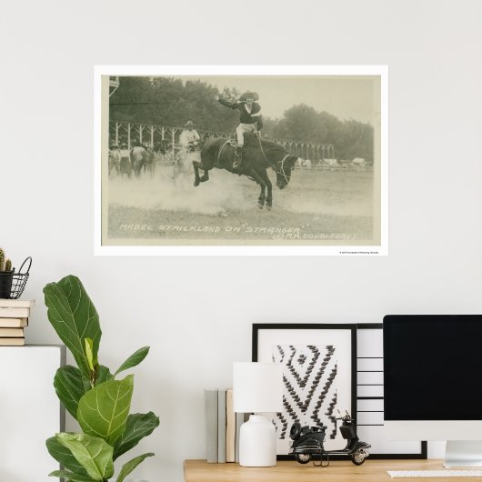 Poster Mabel Strickland sur Stranger. (Bureau à domicile)