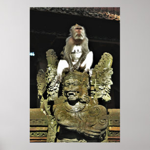 Poster Macaque sur une statue de temple