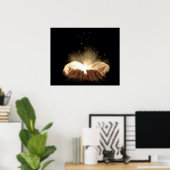 Poster Mains pliées tenant la lumière (Bureau à domicile)