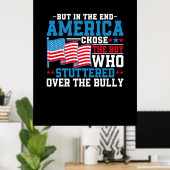 Poster Mais Finalement, L'Amérique A Choisi Le Garçon (Bureau à domicile)