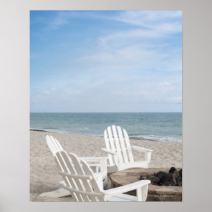 Poster maison en front de mer avec chaises adirondack et
