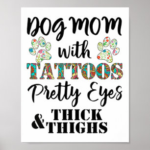 Poster Maman De Chien Avec Des Tatouages De Jolies Yeux É