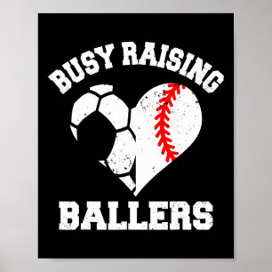 Poster Maman de joueurs de foot et de baseball occupée à