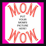 Poster Maman Wow<br><div class="desc">Cette affiche "Maman Wow" montre que votre maman est une étoile brillante dans votre vie et avec les lettres de cette affiche conçue avec de multiples coeurs, elle fait un grand cadeau pour la fête des mères. En bonus, il est aussi personnalisable en téléchargeant une photo de votre maman et...</div>