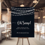 Poster Mariage Oh Snap Rustic String Lights<br><div class="desc">Ce panneau de mariage oh snap rustique à cordes est parfait pour une douche simple mariage ou nuptiale. Le design présente de belles lumières à cordes peintes à la main dans un arrière - plan bleu foncé. Personnalisez le panneau avec votre hashtag mariage.</div>
