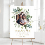 Poster Mariage photo Botanical Green Gold Hexagon Bienven<br><div class="desc">Cette affiche de bienvenue mariage présente des eucalyptus à l'aquarelle peinte,  des feuilles verts et une photo avec un cadre hexagone en faux or. Pour une personnalisation plus avancée de cette conception,  cliquez sur le lien "Customiser plus loin". Des articles correspondants sont également disponibles.</div>