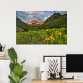Poster Maroon Bells se reflètent dans le lac Maroon calme (Bureau à domicile)